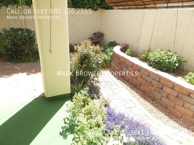 Building Photo - 2175 E Loma Vista Dr
