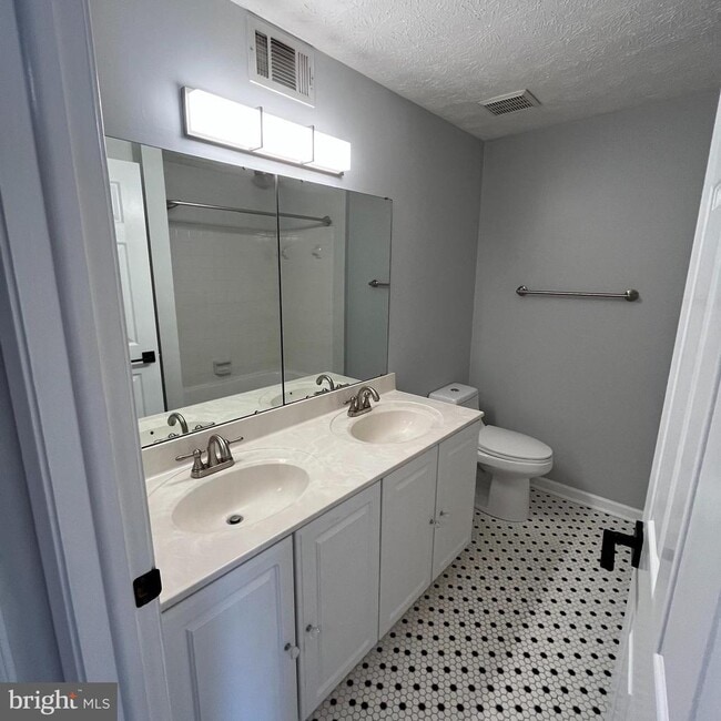 Building Photo - 7807 Edmunds Way