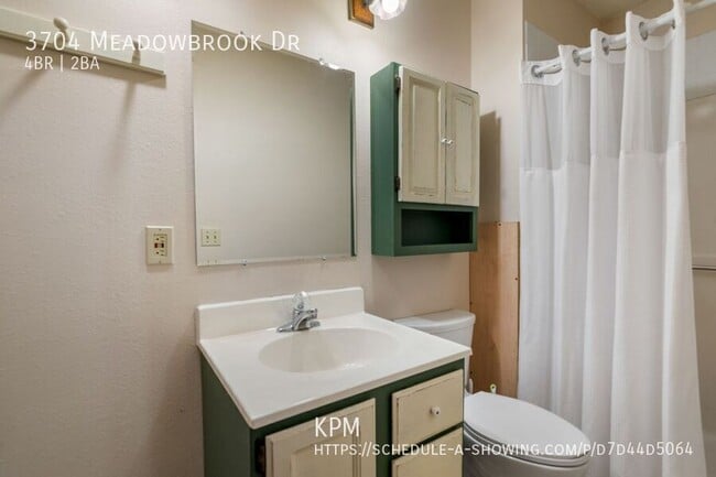 Building Photo - 3704 Meadowbrook Dr