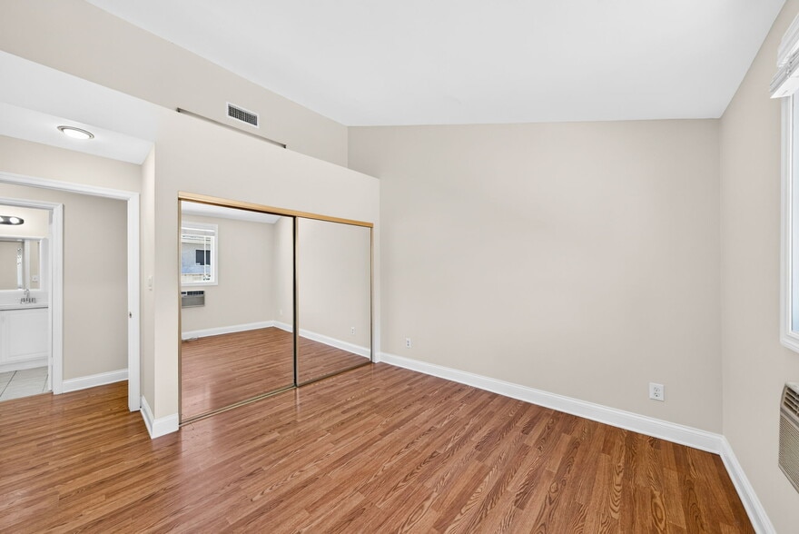 Building Photo - 10817 Charnock Rd