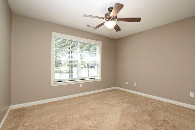 Building Photo - Charming 3 Bedroom/2 Bath in Mill Creek Manor with Spacious Garage