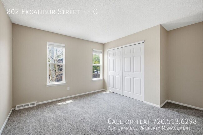 Building Photo - 802 Excalibur St
