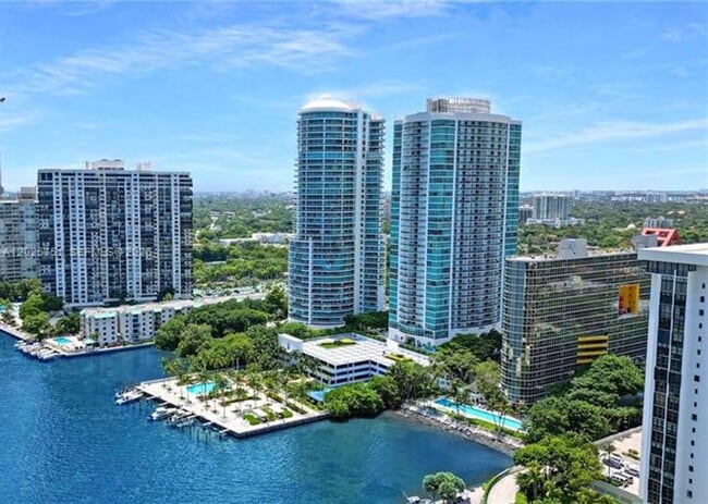 Building Photo - 2101 Brickell Ave
