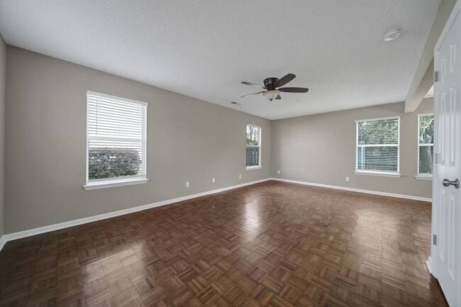 Building Photo - Wonderful Three Bed Two and a Half Bath Ho...