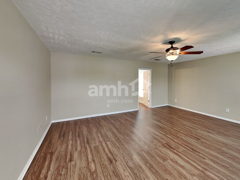 Building Photo - 1215 Lasalle Dr