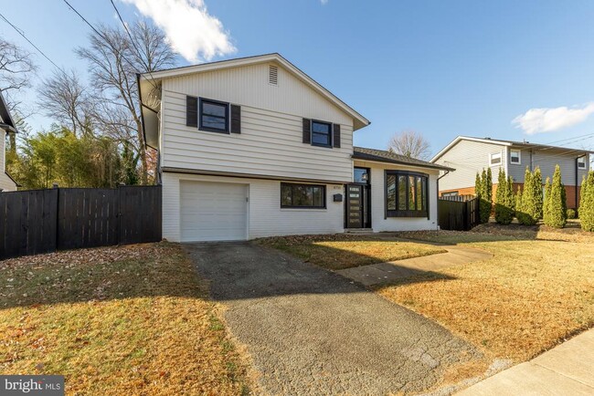 Building Photo - 8730 Ewing Dr