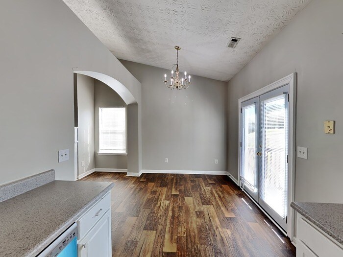 Building Photo - 4105 Robin Cir