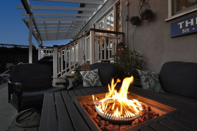 Building Photo - 4 Bedroom Pool Home for Rent in Woodland H...