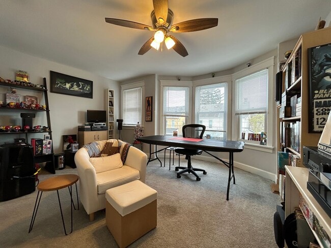 Building Photo - 4 bedroom 2.5 Bath Home in Emmaus