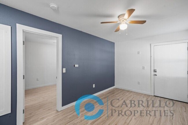 Building Photo - 1307 Division St