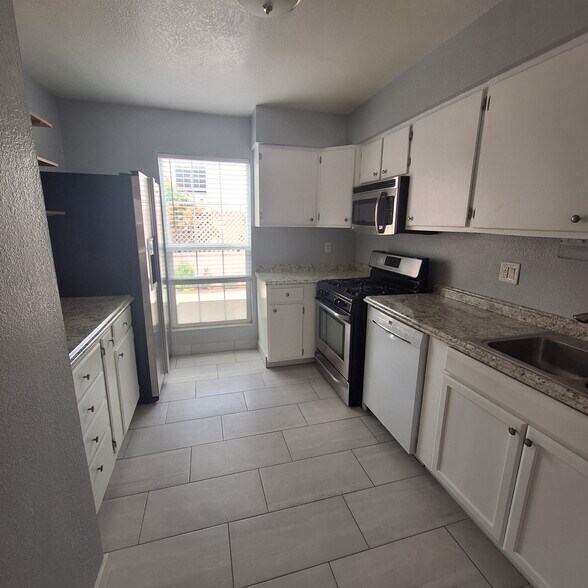 Building Photo - 3535 Rebecca Ln