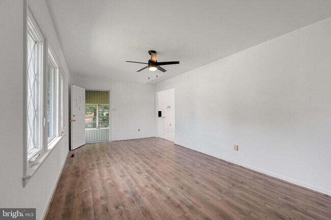 Building Photo - 18 John Collins Cir