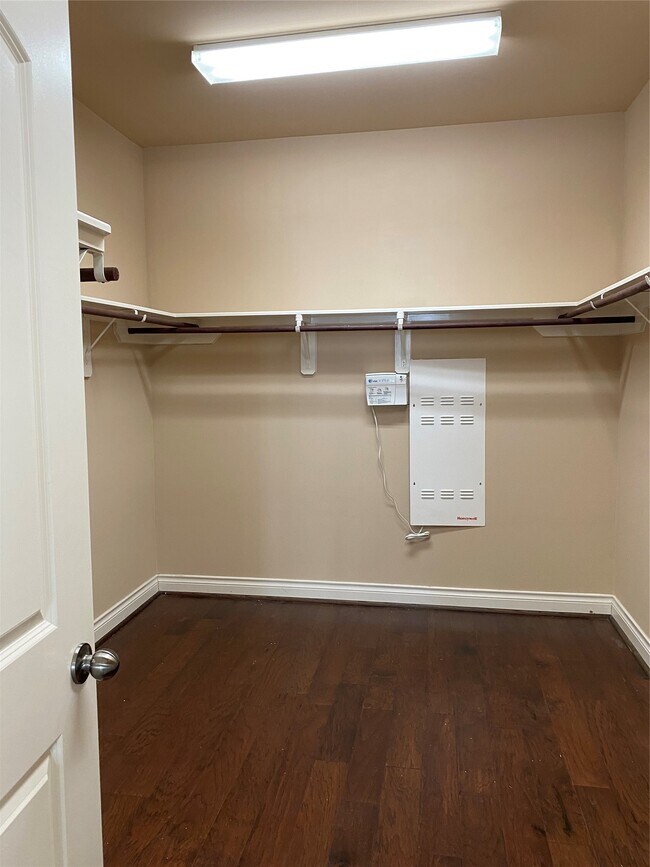 Building Photo - 25503 Lockspur Dr