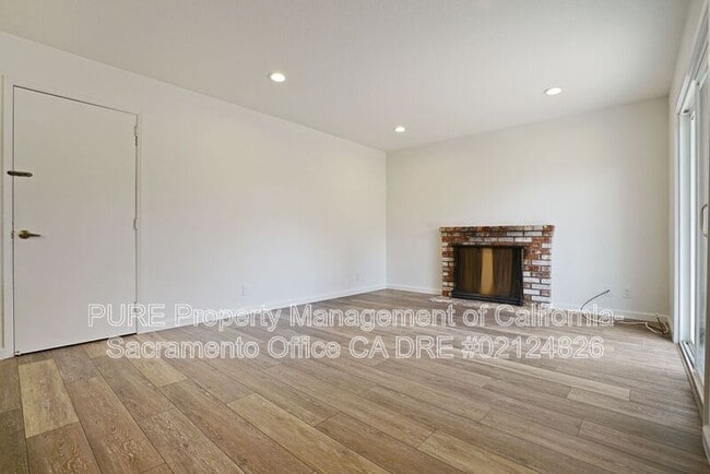 Building Photo - 2140 W La Loma Dr