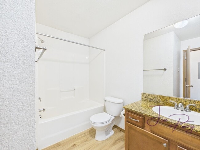 Building Photo - 5747 Fallbrook Ln