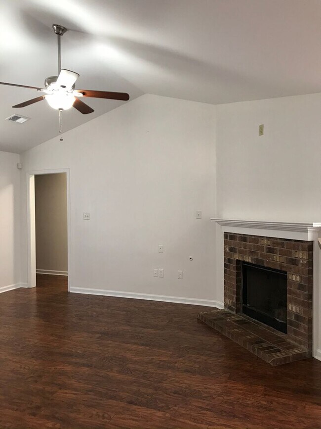 Building Photo - LVP FLOORING THROUGHOUT! 4 Bedrooms in Center Hill Elementary, Middle & High School District!