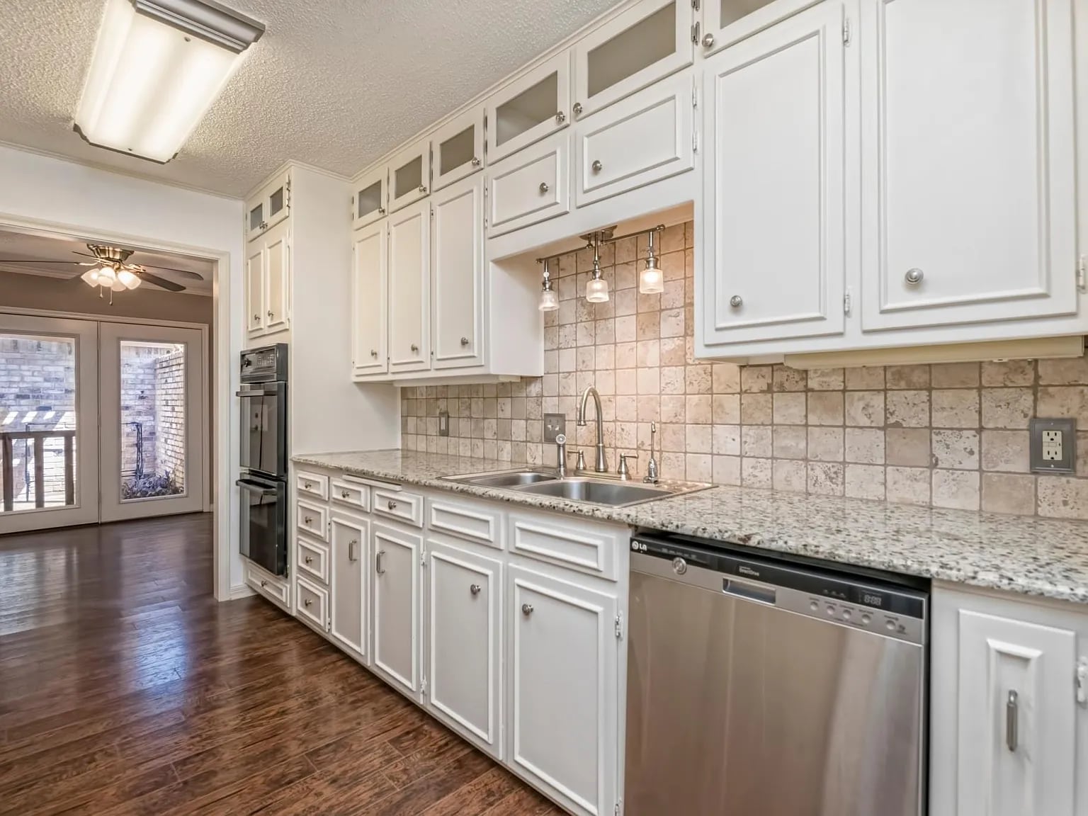 double ovens - 3708 Windmill Hill St