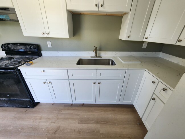 Building Photo - 3/2 Lakeland Available NOW