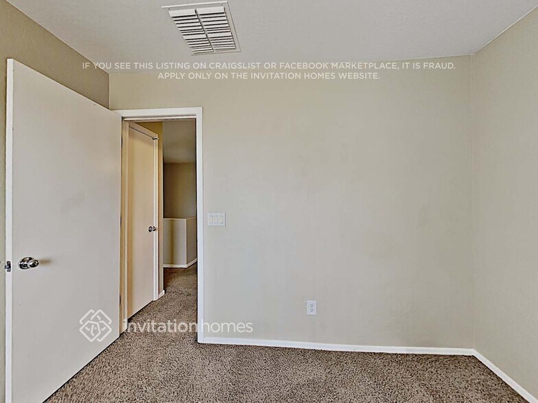 Building Photo - 9740 W Heber Rd