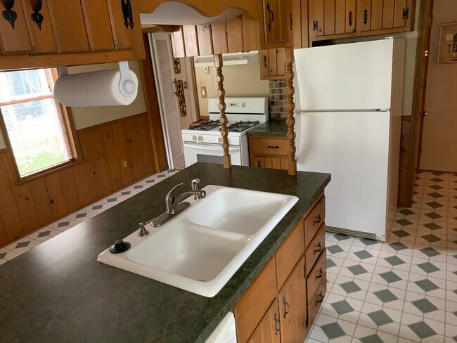 Building Photo - 46 Pearl St