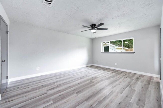 Building Photo - 519 Fawnwood Dr