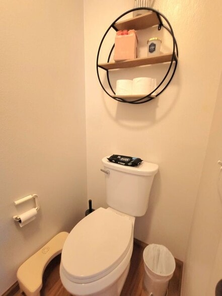 Building Photo - 5560 Barclay Ct