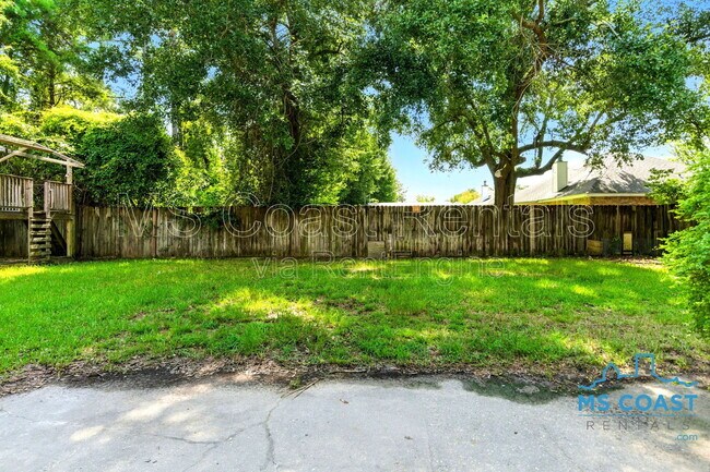 Building Photo - 11360 Creek Dr