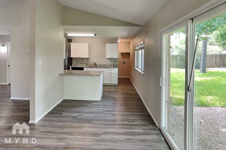 Building Photo - 2822 Canary Ln