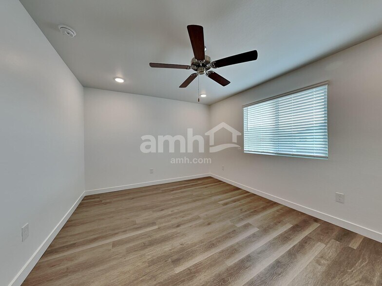 Building Photo - 9754 W Luxton Ln