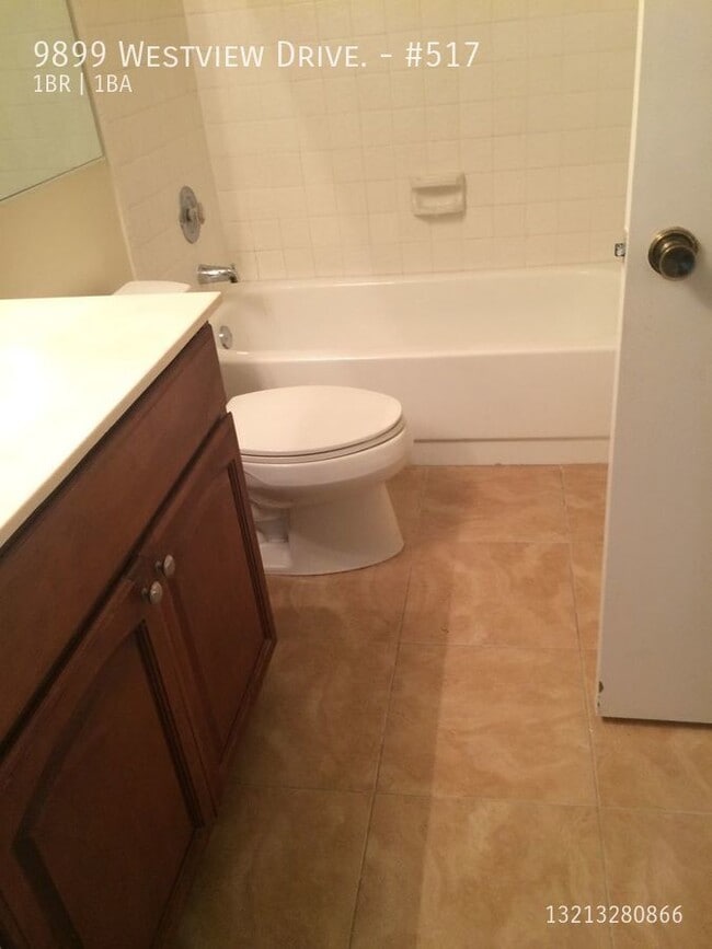 Building Photo - 9899 Westview Dr