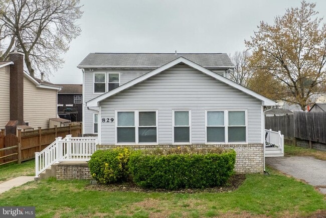 Building Photo - 829 Shore Dr