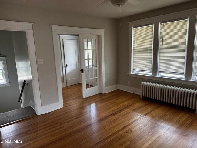 Building Photo - 122 Pinewoods Ave