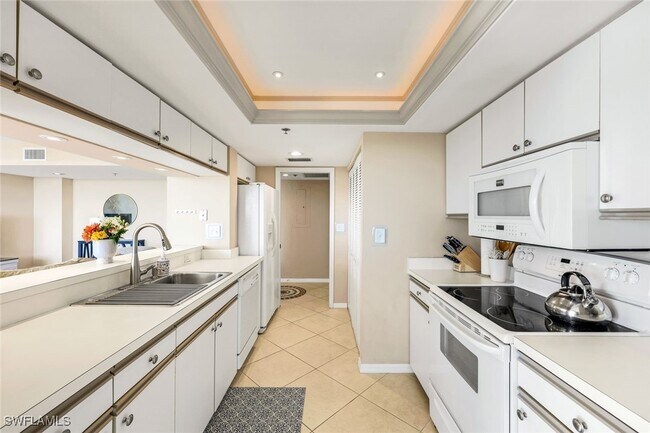 Building Photo - 6361 Pelican Bay Blvd