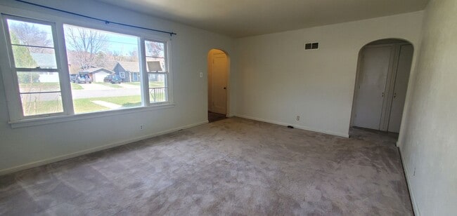 Building Photo - 2 bedroom home