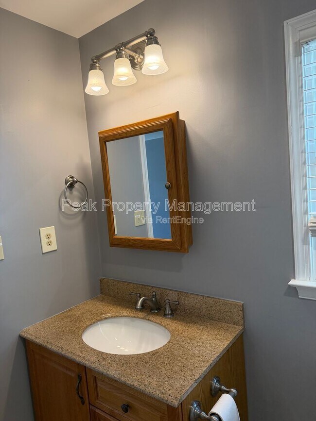 Building Photo - 6294 Simi Ct