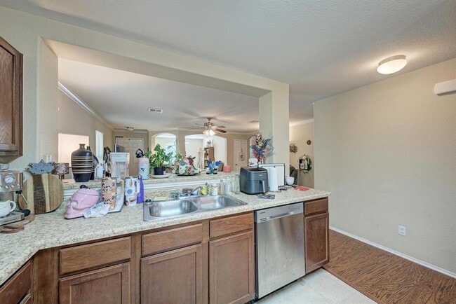 Building Photo - 921 Dexter Dr