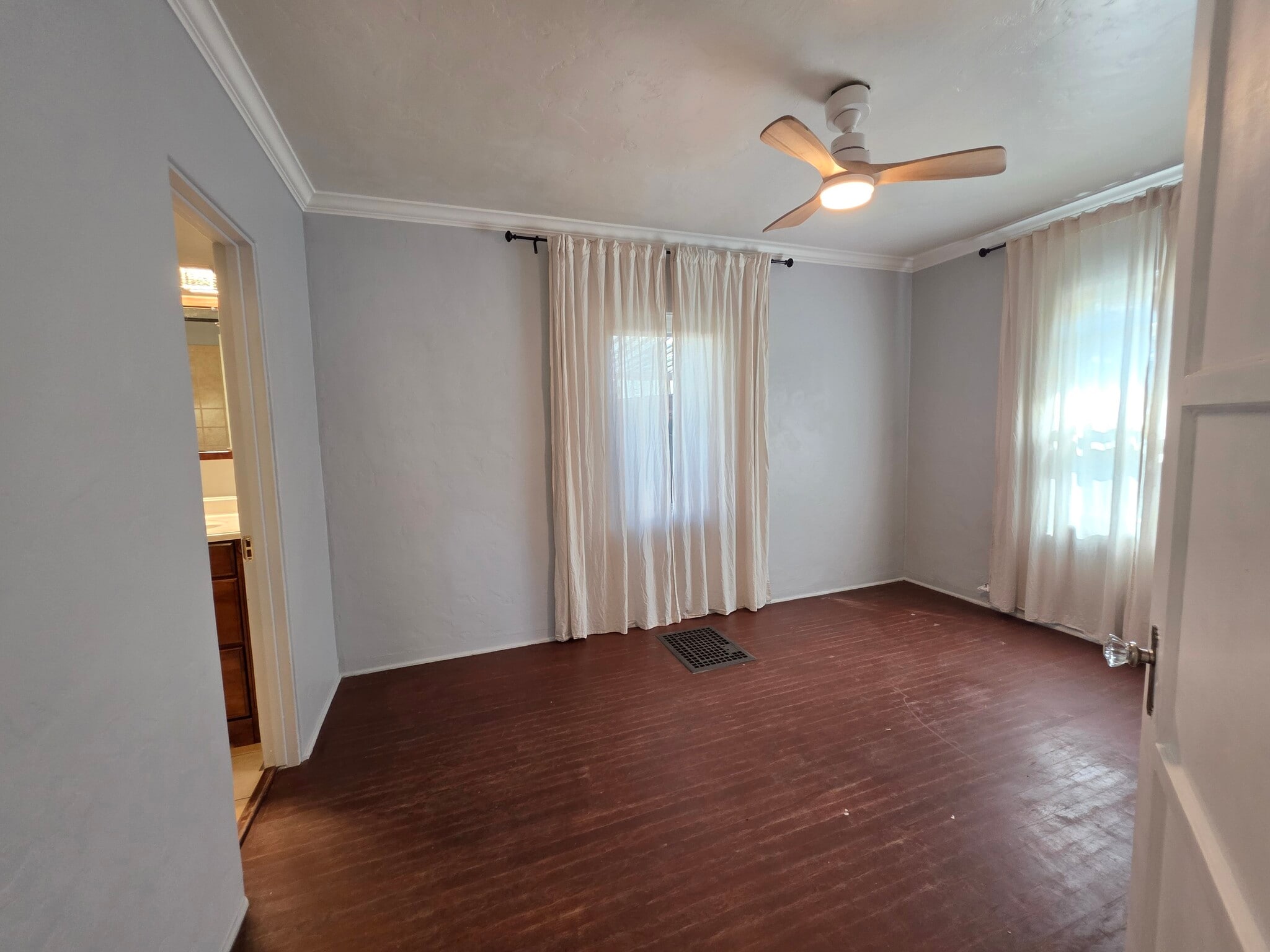 c - 4649 W Point Loma Blvd