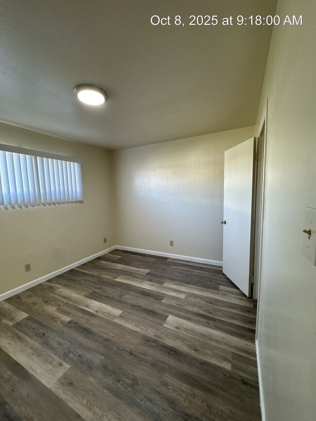 Building Photo - 3237
