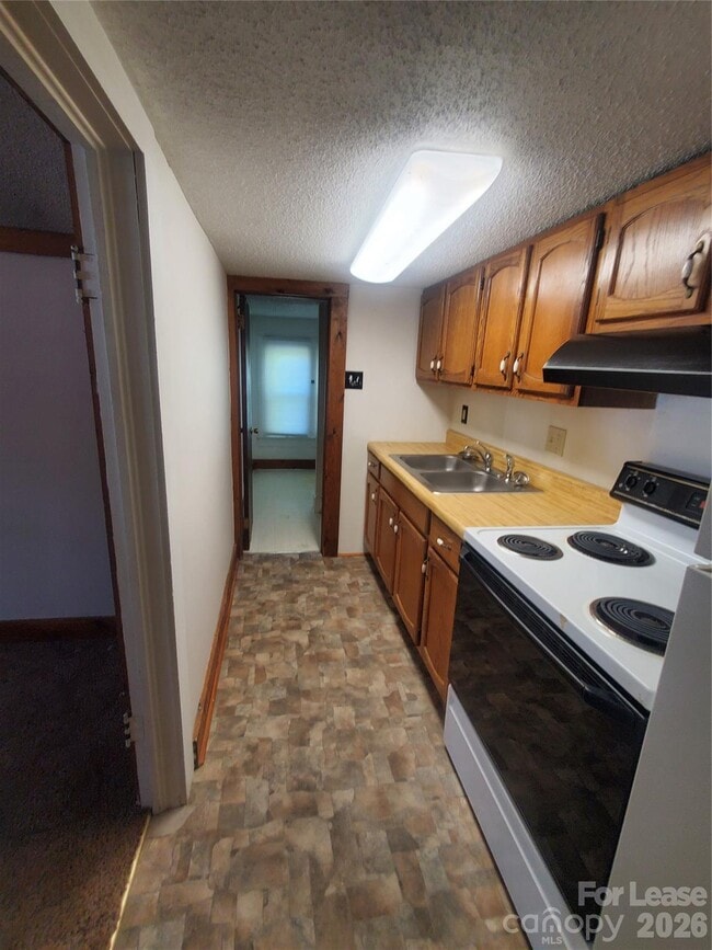 Building Photo - 1435 Davie Ave