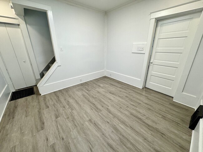 Building Photo - 1126 N Morrison St