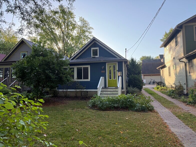 Primary Photo - 1333 E Wilson St
