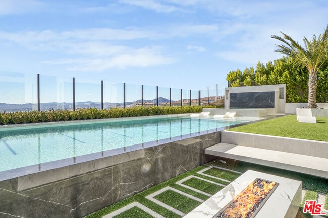 Building Photo - 20306 Willoughby Ln