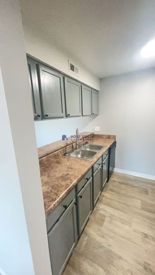 Building Photo - 515 W 27th St S