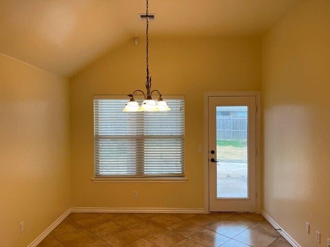 Building Photo - 3 bed plus office with storm shelter in Moore Schools!