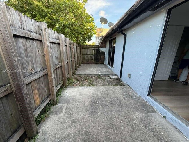 Building Photo - 1309 NW 8th Ave