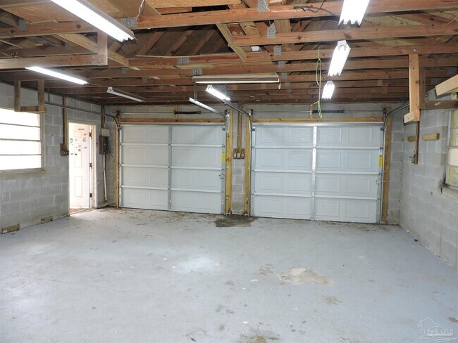 Building Photo - 5672 Hermosa Cir