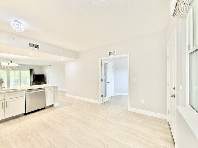 Building Photo - 960 Starkey Rd