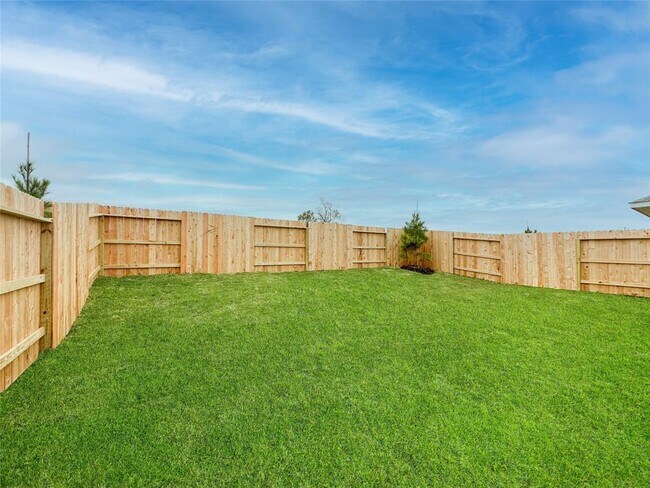 Building Photo - 1480 Las Cuevas Dr