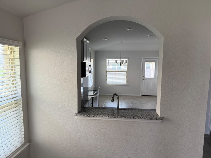 Building Photo - 9019 Stonehollow