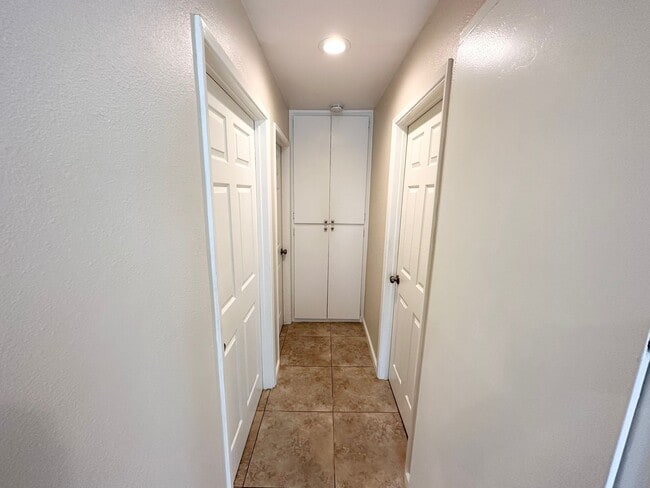 Building Photo - 9906 Buena Vista Dr